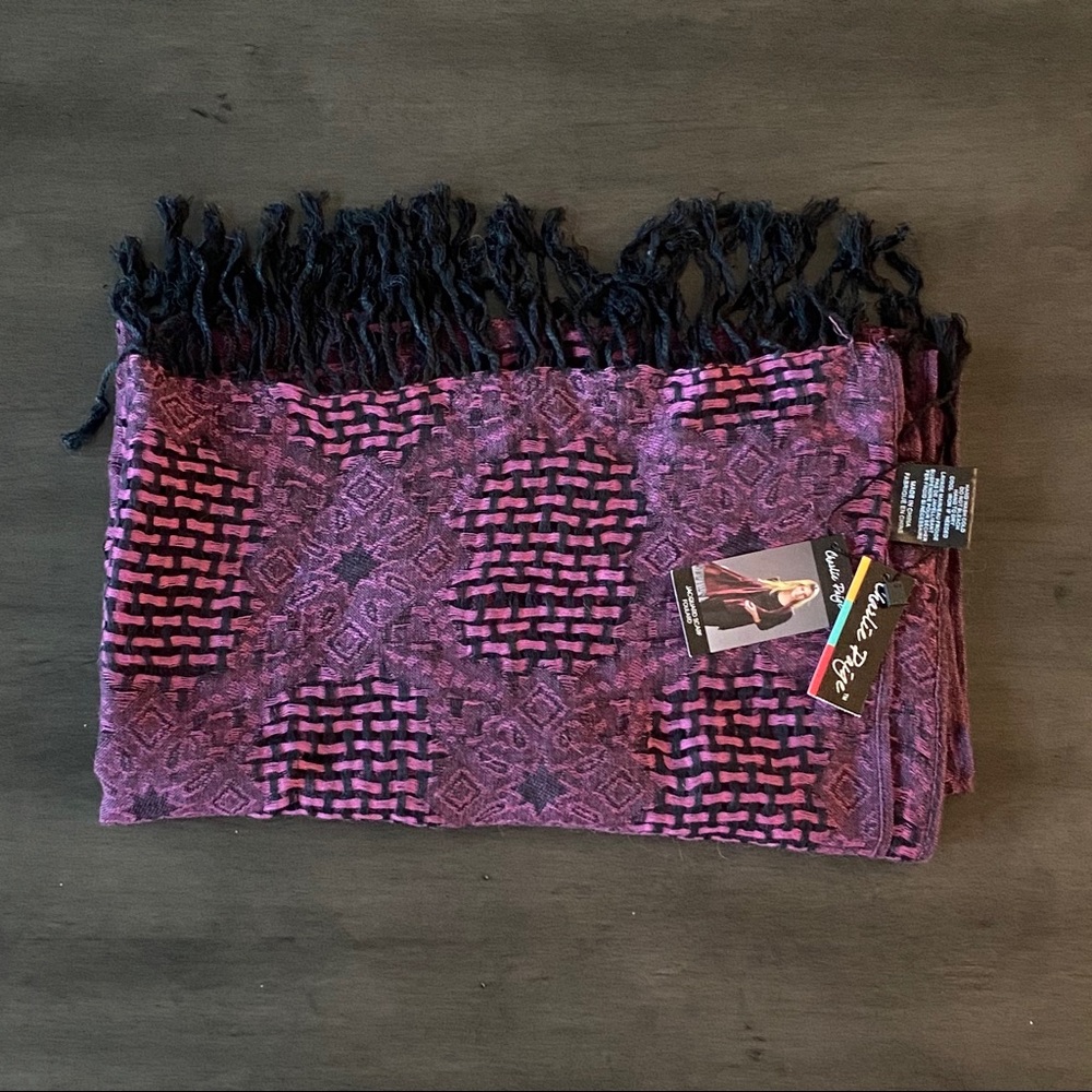 NWT Charlie Paige Scarf
